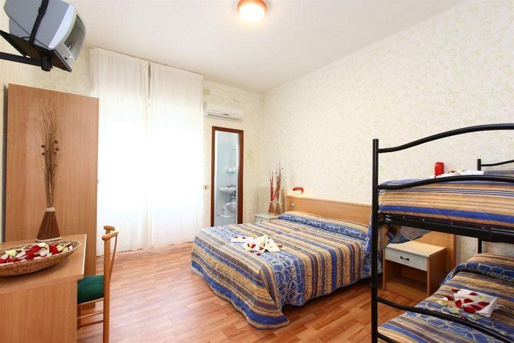 Hotel Miramare Марота Екстериор снимка