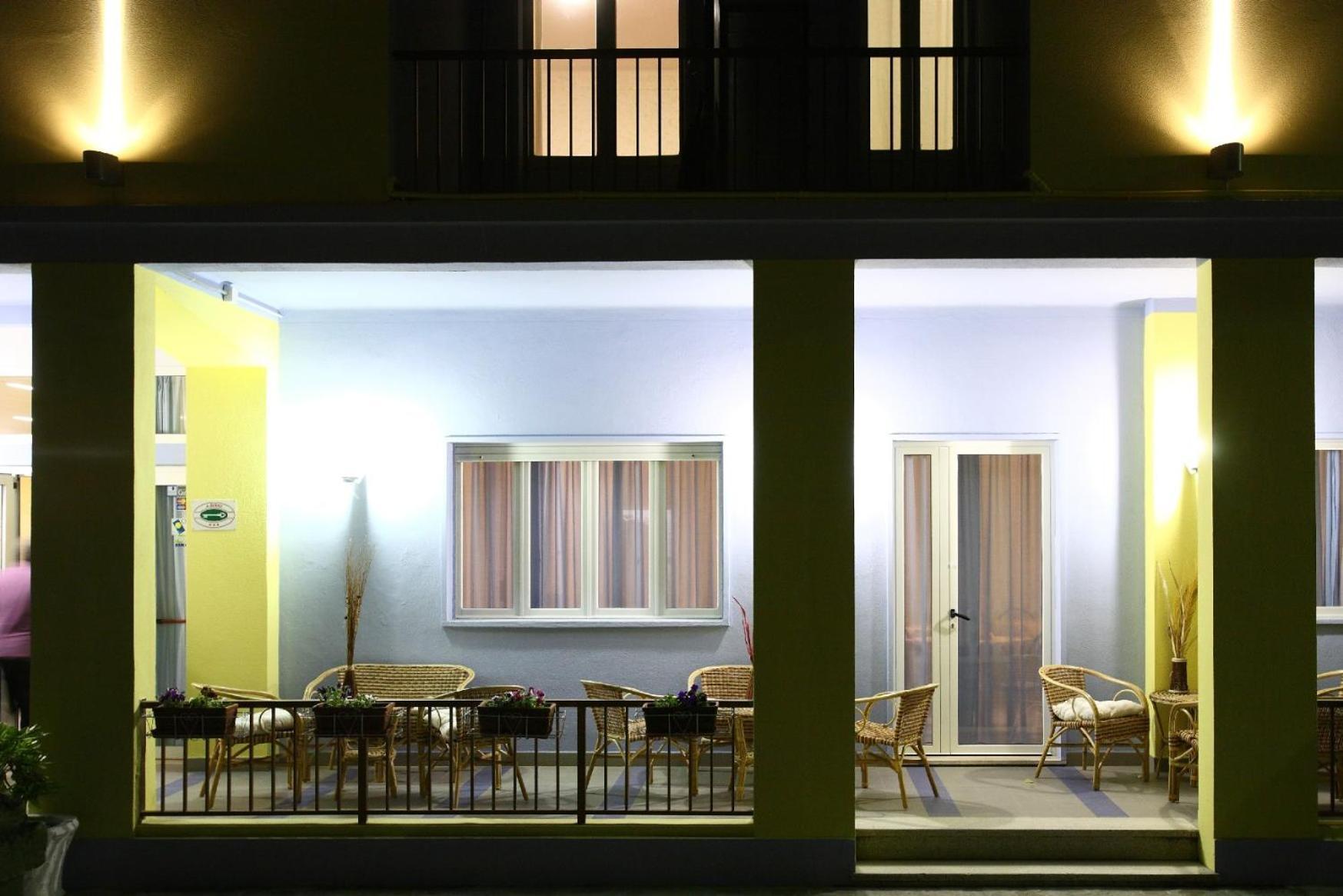 Hotel Miramare Марота Екстериор снимка