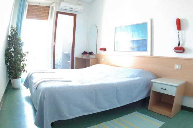 Hotel Miramare Марота Екстериор снимка