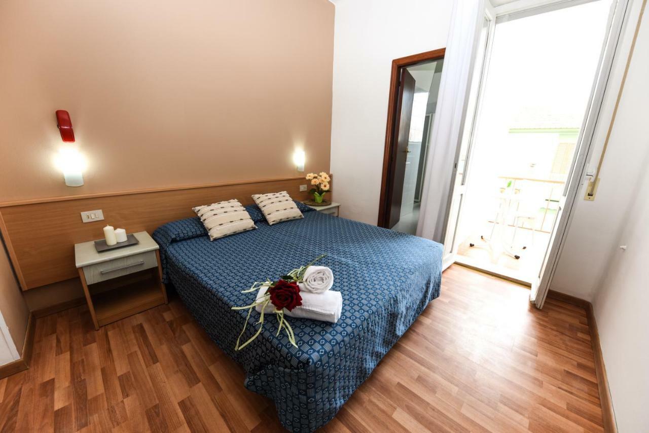 Hotel Miramare Марота Екстериор снимка