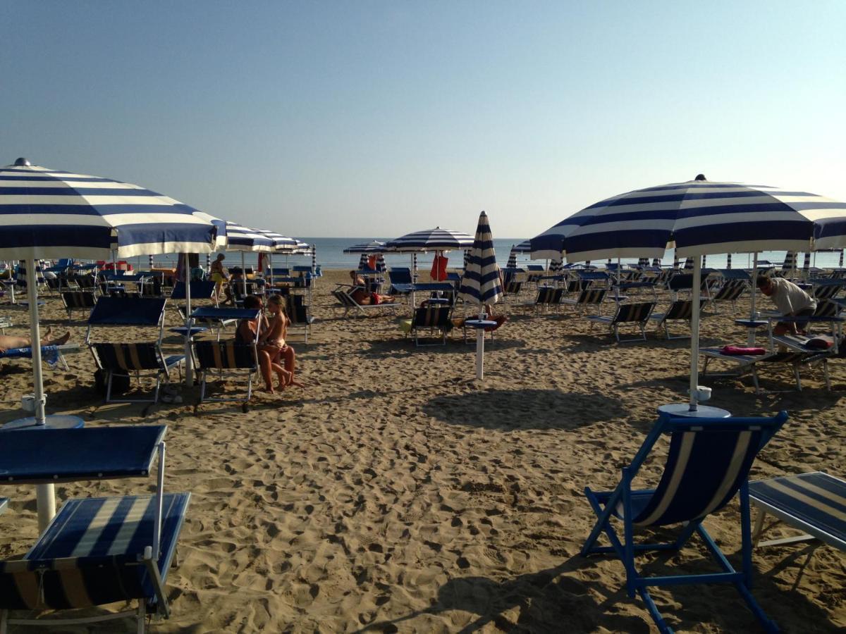Hotel Miramare Марота Екстериор снимка